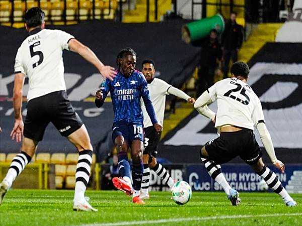 Tin Arsenal: Eze tỏa sáng giúp Pháo thủ thắng Port Vale
