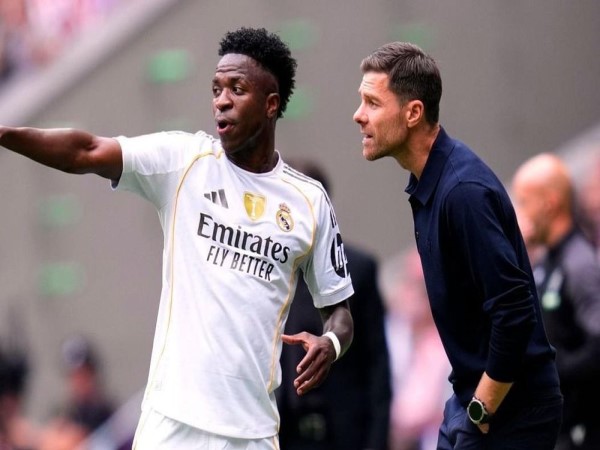 Real Madrid đứng giữa hai con đường