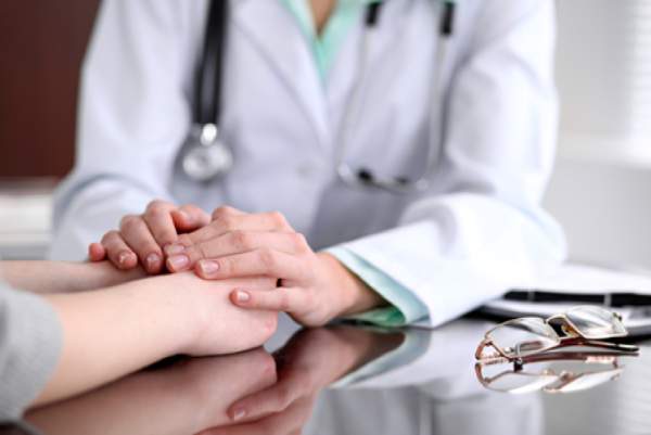 Nằm mơ thấy bác sĩ là điềm gì, liên quan sức khỏe ra sao?