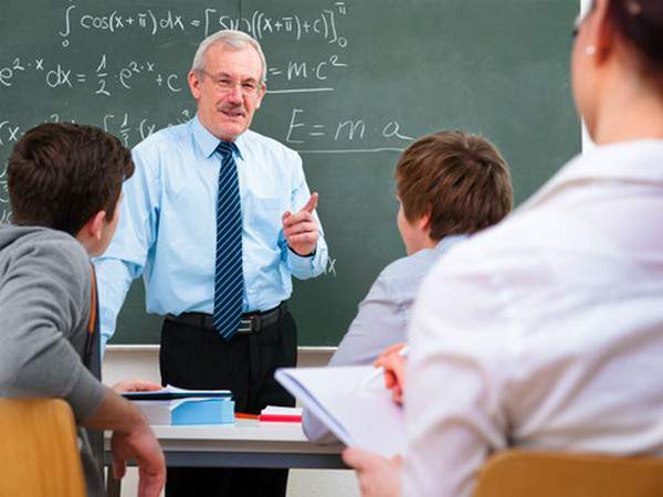 Nằm mơ thấy thầy giáo cũ là điềm gì, coi chừng bỏ lỡ lộc?